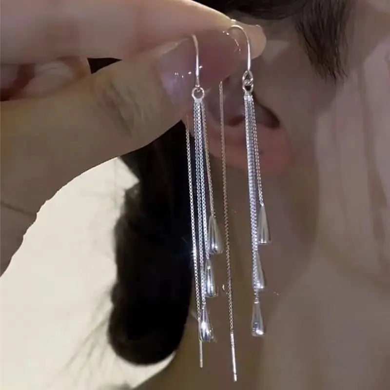 Aretes Coreanos Ojo de Ángel – Aros Dorados con Incrustaciones de Cristales y Diseño Tulipán para Mujer