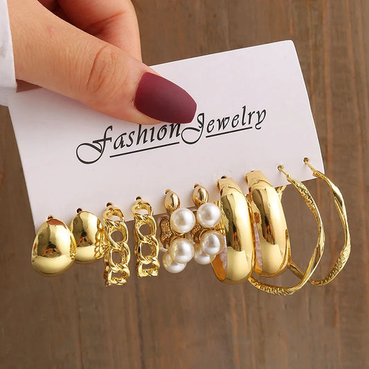 Set de Aretes Dorados Vintage con Perlas – Geométricos Colgantes para Mujer, Elegantes y Modernos