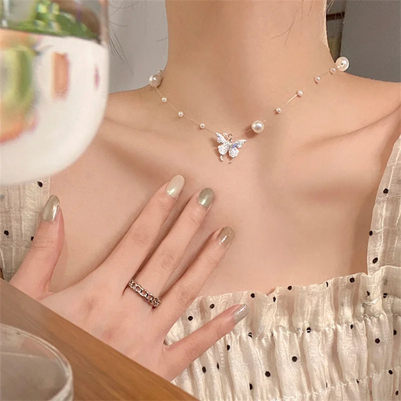 Collar Doble Capa con Mariposa Brillante – Cadena Delicada para Mujer, Joyería Elegante