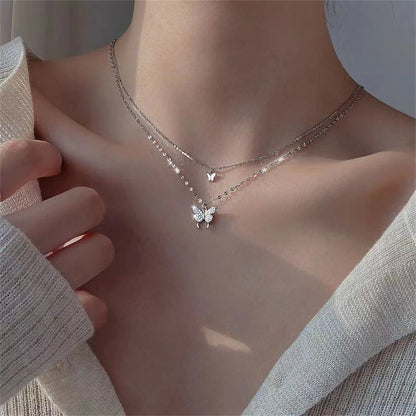 Collar Doble Capa con Mariposa Brillante – Cadena Delicada para Mujer, Joyería Elegante