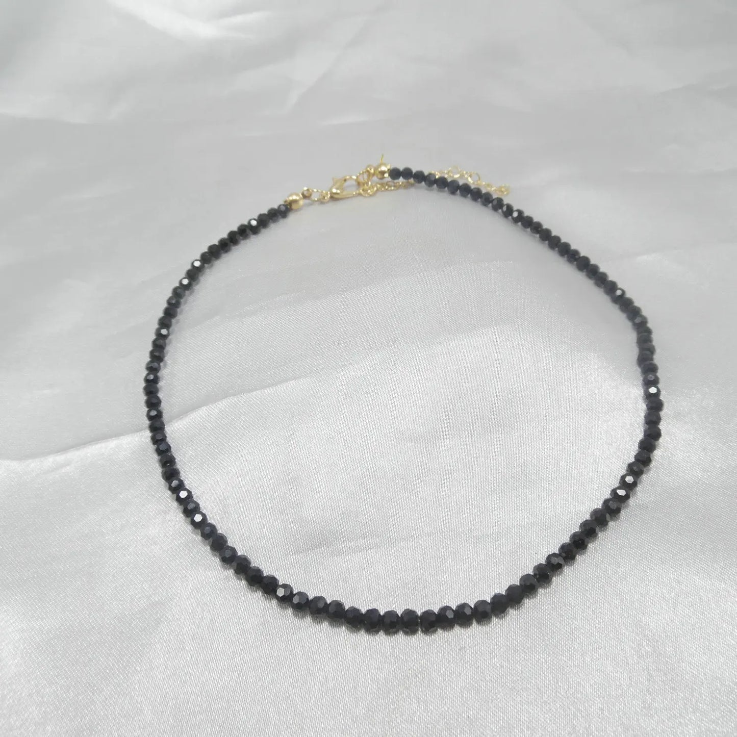Collar Choker Corto con Cuentas Negras | Joyería Fina para Mujer | Gargantilla Elegante de Fiesta y Uso Diario