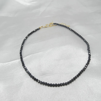 Collar Choker Corto con Cuentas Negras | Joyería Fina para Mujer | Gargantilla Elegante de Fiesta y Uso Diario