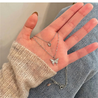 Collar Doble Capa con Mariposa Brillante – Cadena Delicada para Mujer, Joyería Elegante