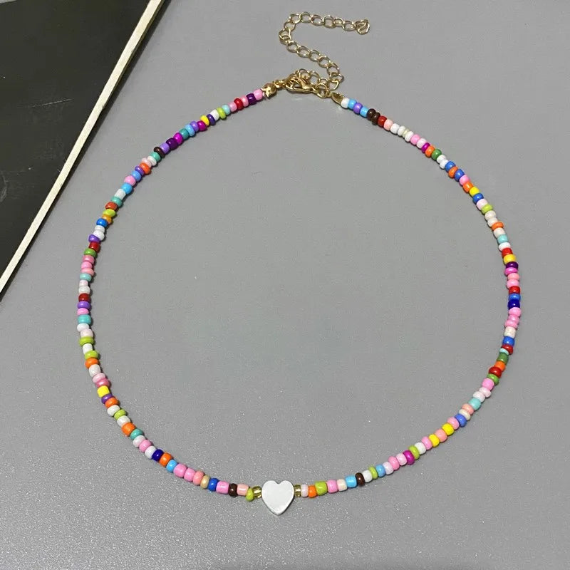 Collar Choker con Concha Natural y Dije de Corazón – Cuentas de Colores de Moda para Mujer y Niña