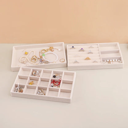 Bandeja Organizadora de Joyería en Terciopelo – Caja Apilable Beige para Anillos, Aretes y Accesorios