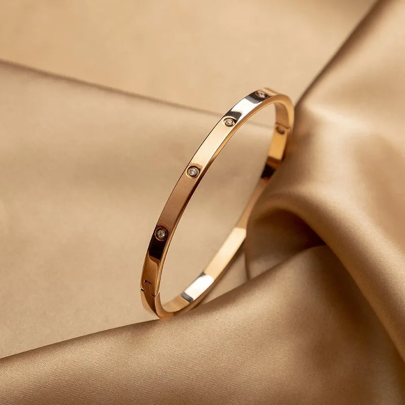 Pulsera Brazalete Unisex Dorado | Brazalete de Moda Brillante con Inscripción Love | Joyería Ligera de Lujo para Hombre y Mujer