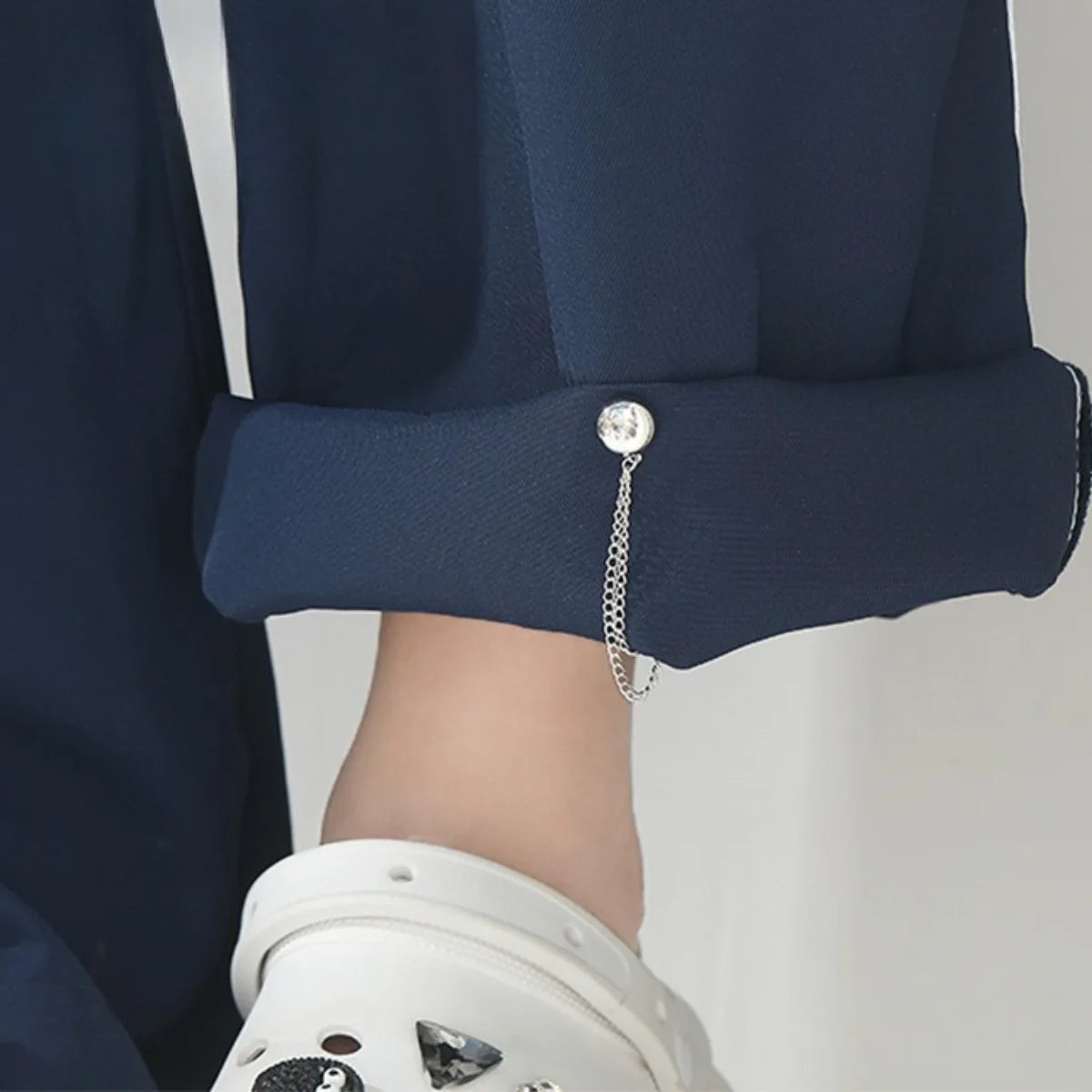 1PC Exquisite Chain Brooch Buckle Magnetic Clothing Clips Nail Free Clothes Scarf Trouser Legs Cuff Buckle Buttons Sewing Simple