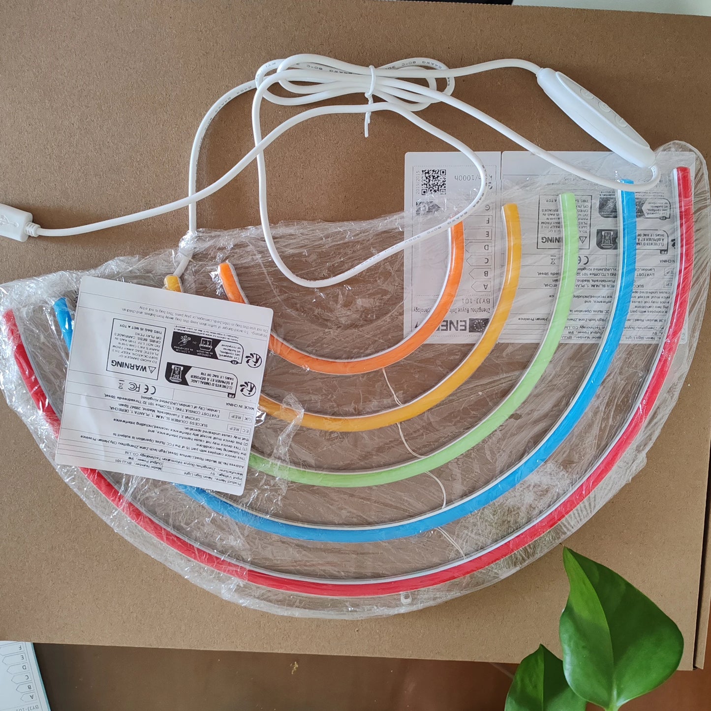 Letrero Neón Arcoíris LED – Decoración de Pared Colorida para Habitación Infantil y Guardería – Luz Nocturna Regulable USB